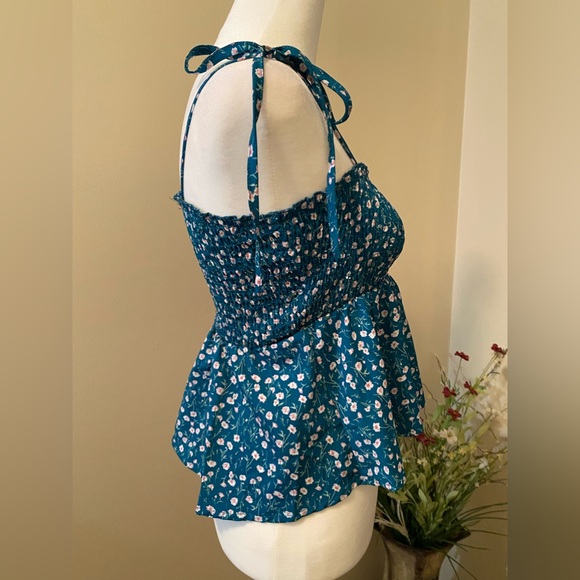 Shoulder Tie Paisley Green shoulder tie Top; small; never worn - Picture 3 of 5